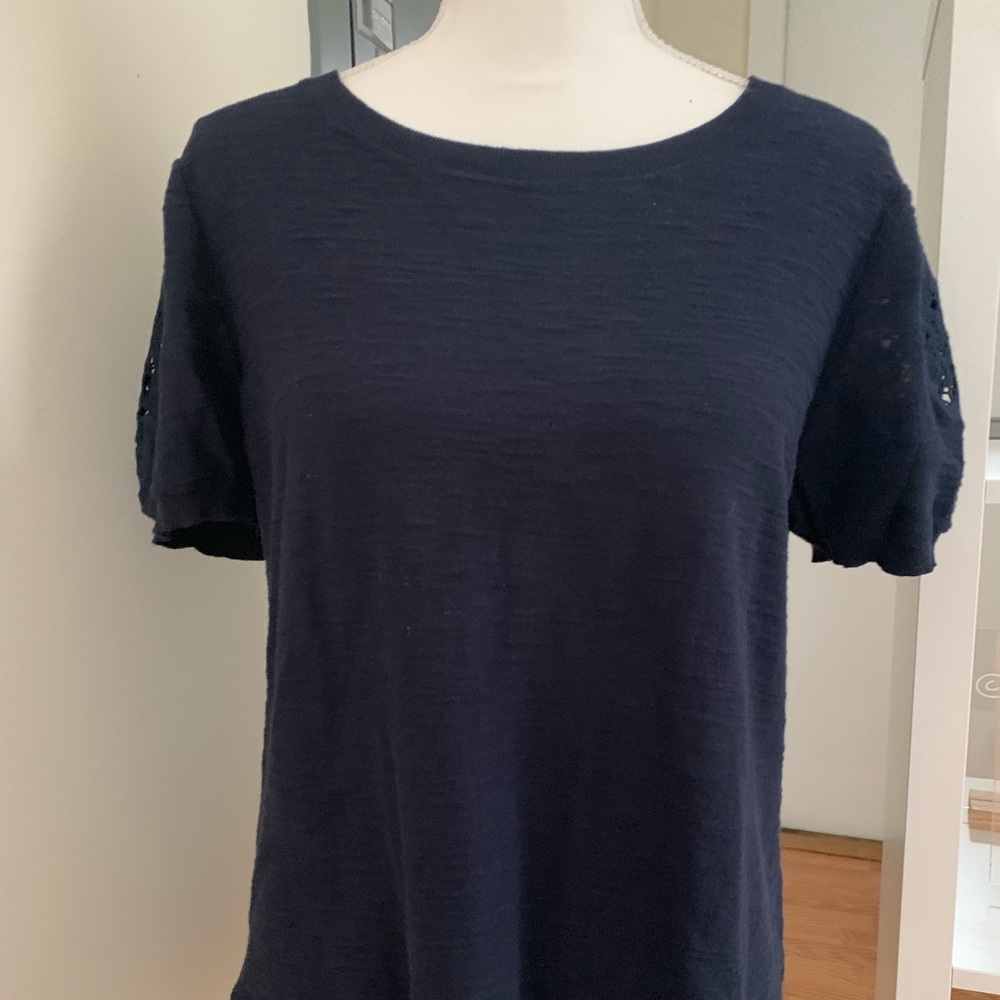 LOFT Size M blue short sleeve sweater with detail